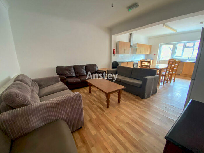 7 Bedroom Semi-Detached House To Rent In Shaftesbury Avenue, Southampton, SO17