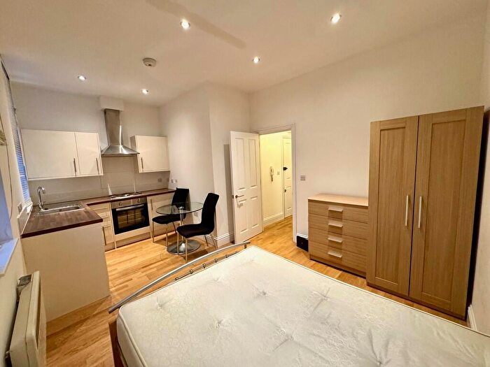 Studio To Rent In Holloway Road, London, N7