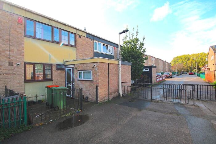 5 Bedroom House To Rent In Sark Walk, London, E16