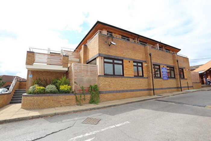 2 Bedroom Flat For Sale In Loddon Vale House, RG5
