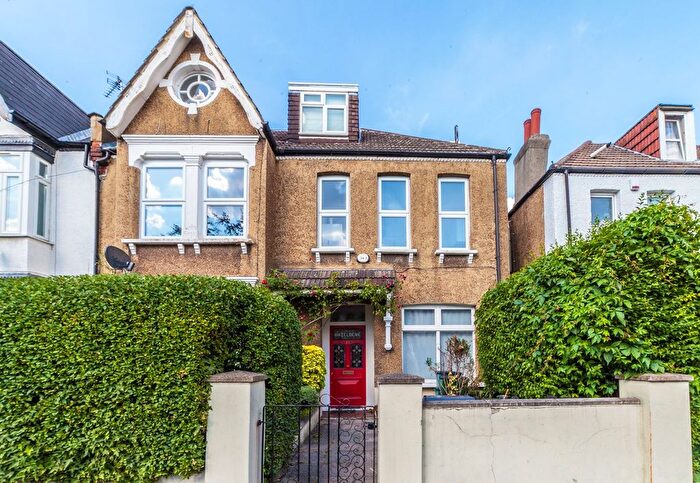 2 Bedroom Flat To Rent In Whitworth Road, London, SE25