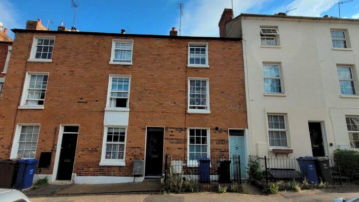 3 Bedroom Terraced House To Rent In Crouch Street, Banbury, Oxon, OX16