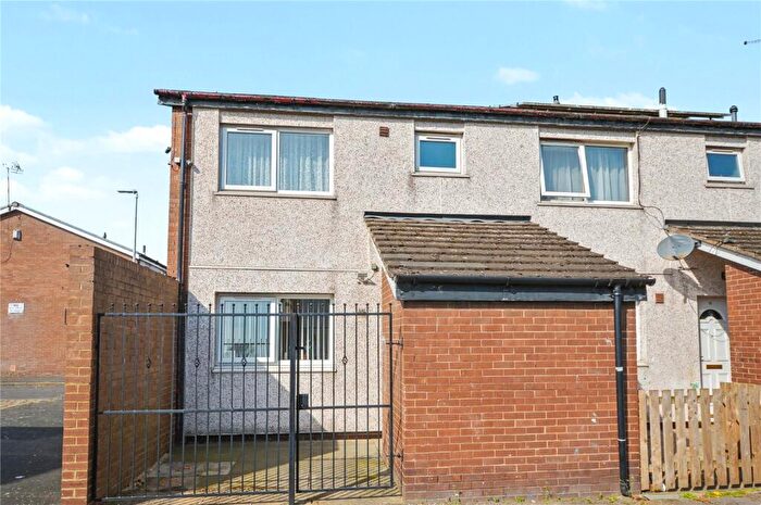 3 Bedroom End Of Terrace House For Sale In Rocheford Close, Leeds, West Yorkshire, LS10