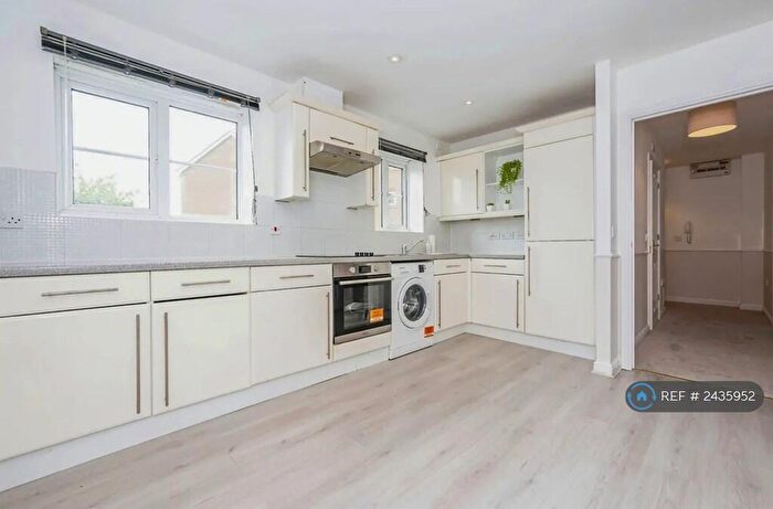 2 Bedroom Flat To Rent In Coniston Avenue, Purfleet, RM19