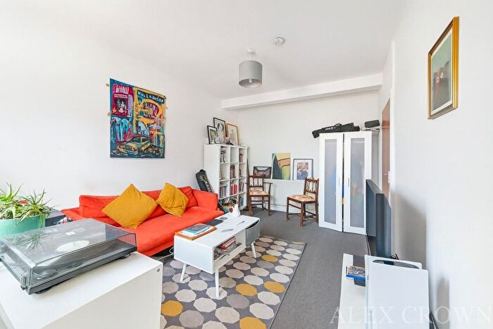 2 Bedroom Flat For Sale In Blackstock Road, Finsbury Park, N4