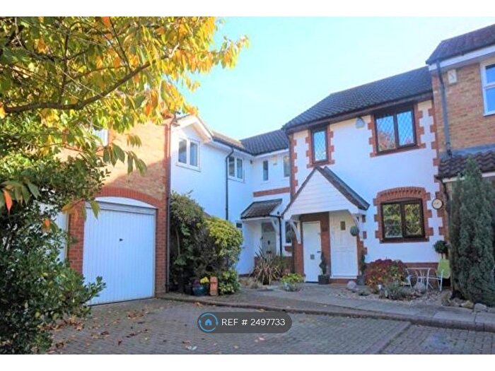 1 Bedroom Maisonette To Rent In Grafton Way, West Molesey, KT8