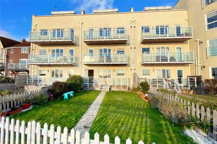 2 Bedroom Flat To Rent In Mariners Quay, Littlehampton, West Sussex, BN17