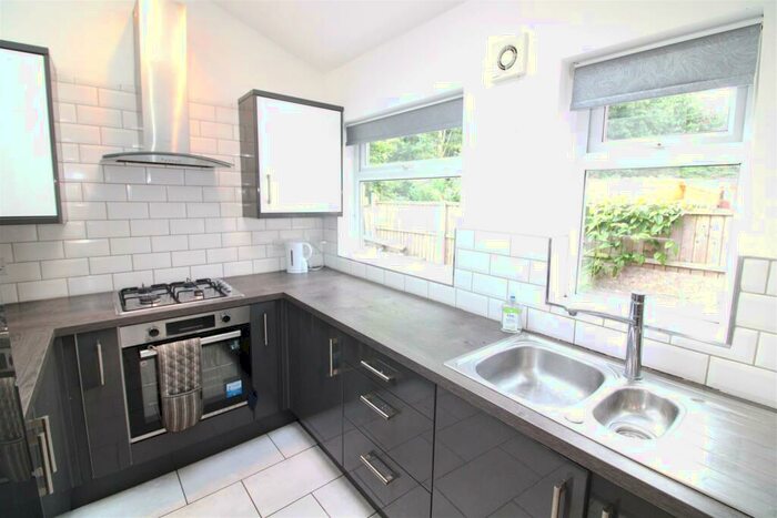 5 Bedroom House To Rent In Cycle Road, Nottingham, NG7