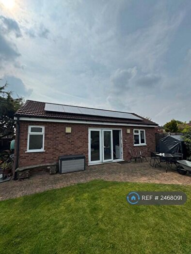 Studio To Rent In Summit Close, London, N14