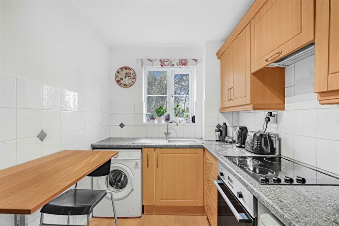 1 Bedroom Apartment For Sale In Tempsford Close, Enfield Town, EN2