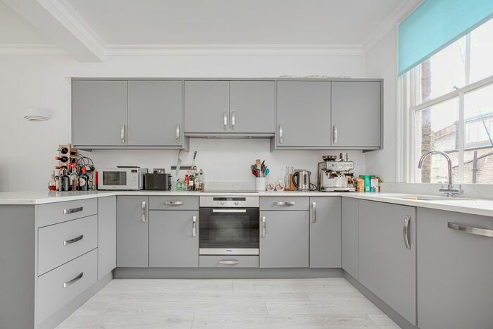 3 Bedroom Flat To Rent In Shorrolds Road, Fulham, SW6