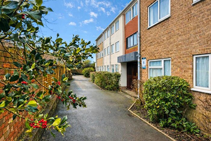 2 Bedroom Flat To Rent In Elm Court, Elm Grove Road, Salisbury, SP1