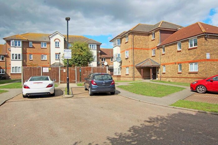 2 Bedroom Flat To Rent In Stirling Grove, Hounslow, TW3