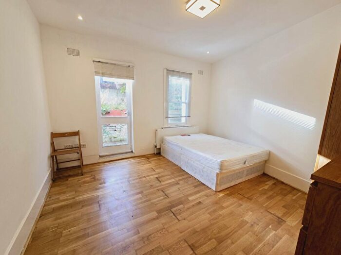 4 Bedroom Flat To Rent In Hillmarton Road, Holloway., N7