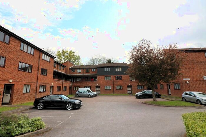 1 Bedroom Flat To Rent In Wordsworth Court, Hatfield, AL10