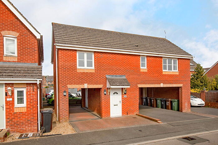 2 Bedroom Coach House For Sale In Magpie Close, Corby, Northamptonshire, NN18
