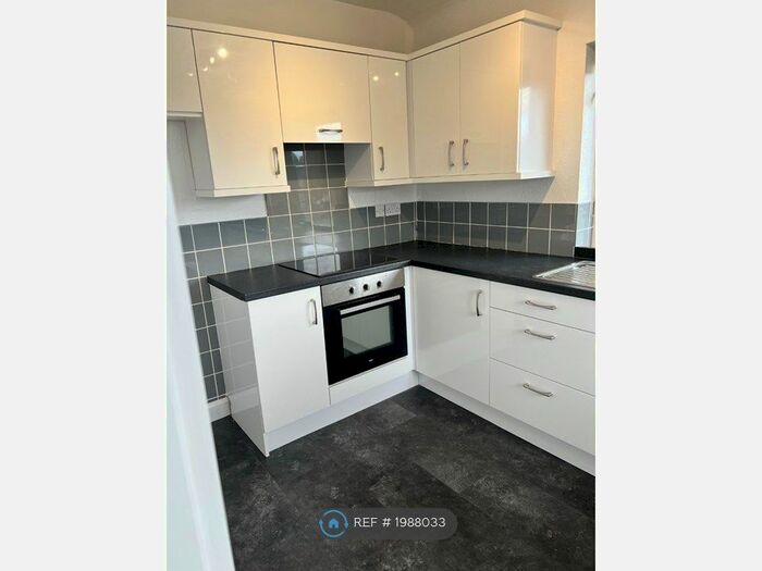2 Bedroom Flat To Rent In East Didsbury, Manchester, M19