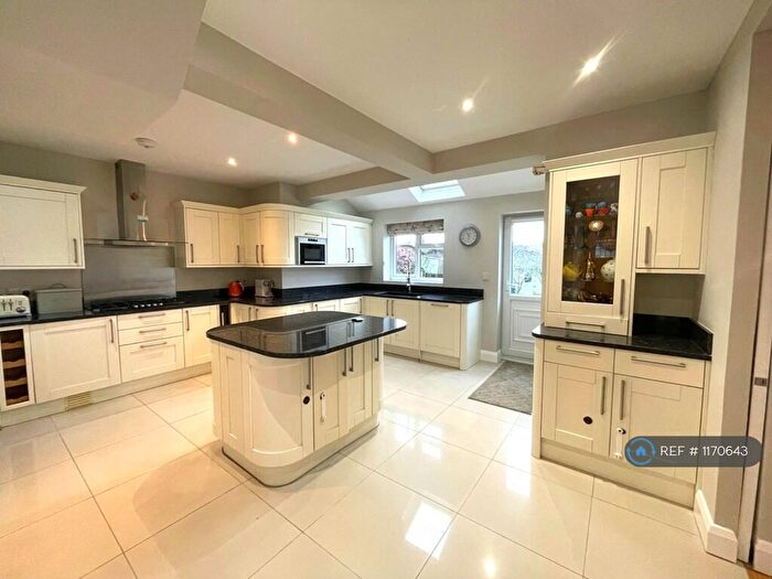 4 Bedroom Semi-Detached House To Rent In Convent Hill, London, SE19