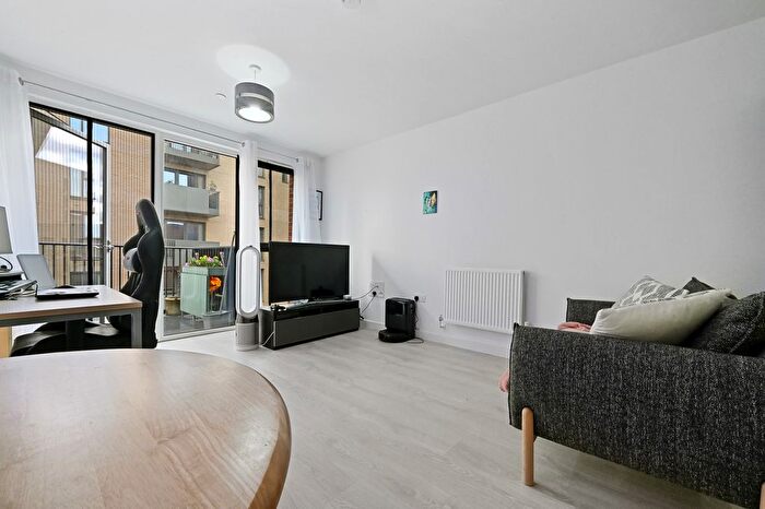 1 Bedroom Flat For Sale In Hendon Waterside, Serin Apartments, NW9