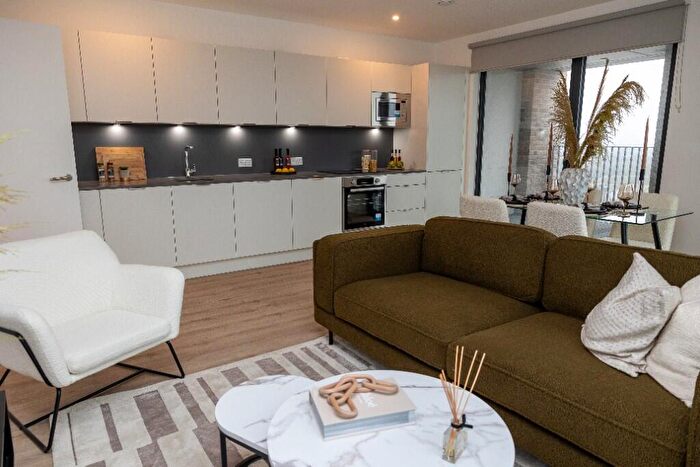2 Bedroom Apartment To Rent In Plaistow Road, London, E13