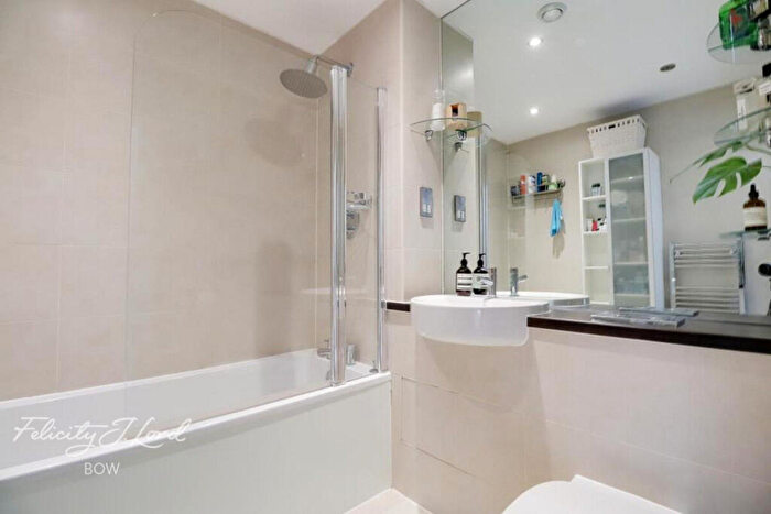 2 Bedroom Flat To Rent In Axio Way, London, E3