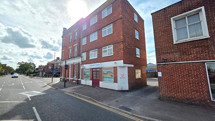 2 Bedroom Flat To Rent In Balcombe Road, Horley, Surrey, RH6