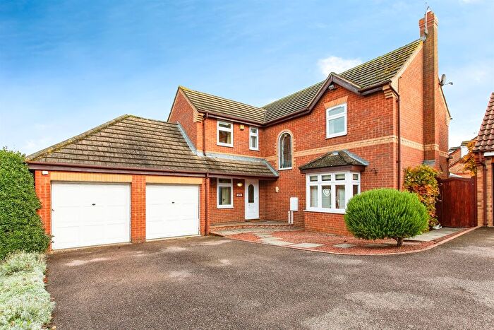 4 Bedroom Detached House For Sale In Tyler Way, Thrapston, Kettering, NN14