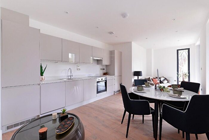 1 Bedroom Flat To Rent In Borough Road, Godalming, Surrey, GU7