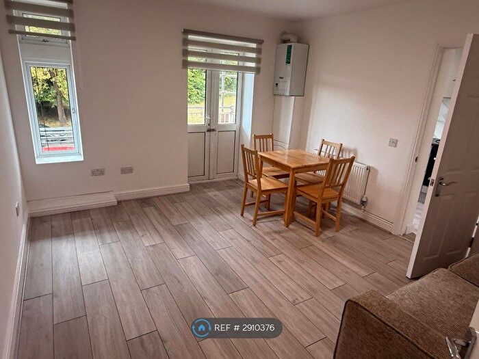 3 Bedroom Flat To Rent In Leighton Buzzard Road, Hemel Hempstead, HP1