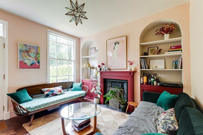 3 Bedroom Terraced House For Sale In Promenade, Victoria Park, Nottinghamshire, NG3