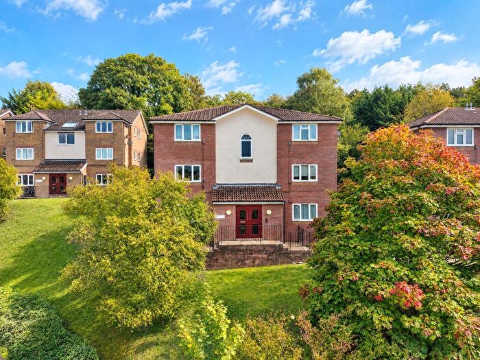 2 Bedroom Flat For Sale In Lingfield Close, High Wycombe, Buckinghamshire, HP13