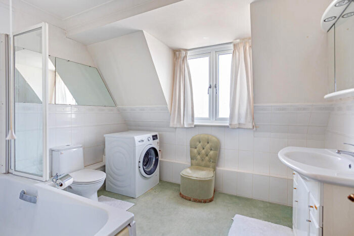 2 Bedroom Flat For Sale In Chichester Terrace, Brighton, BN2