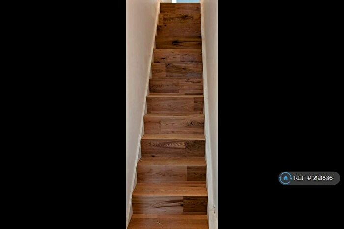 2 Bedroom Flat To Rent In Hiley Road, London, NW10