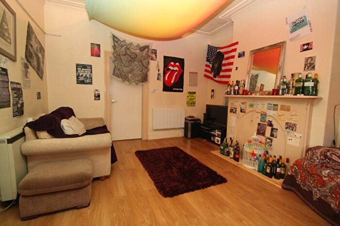 1 Bedroom Flat To Rent In Ebberston Terrace, Hyde Park, Leeds, LS6