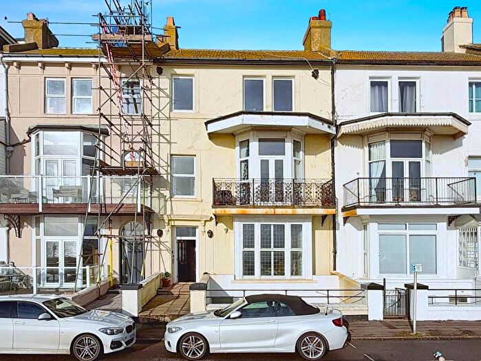 2 Bedroom Flat For Sale In Marine Parade, Hythe, CT21