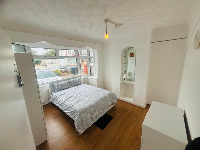 1 Bedroom Terraced House To Rent In Upton Road, London, N18