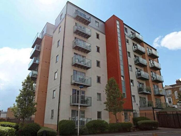 1 Bedroom Flat To Rent In Queen Mary Avenue, London, E18