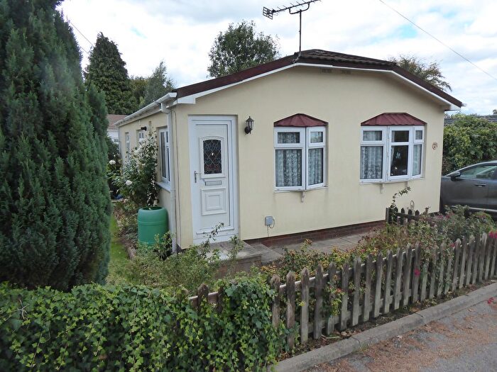 2 Bedroom Mobile/park Home For Sale In Surrey Hills Park, Box Hill, Nr Dorking, KT20