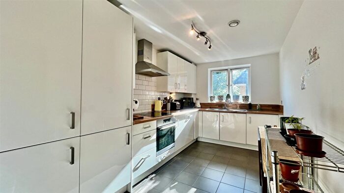 2 Bedroom Flat For Sale In Fusiliers Way, Hounslow, TW4