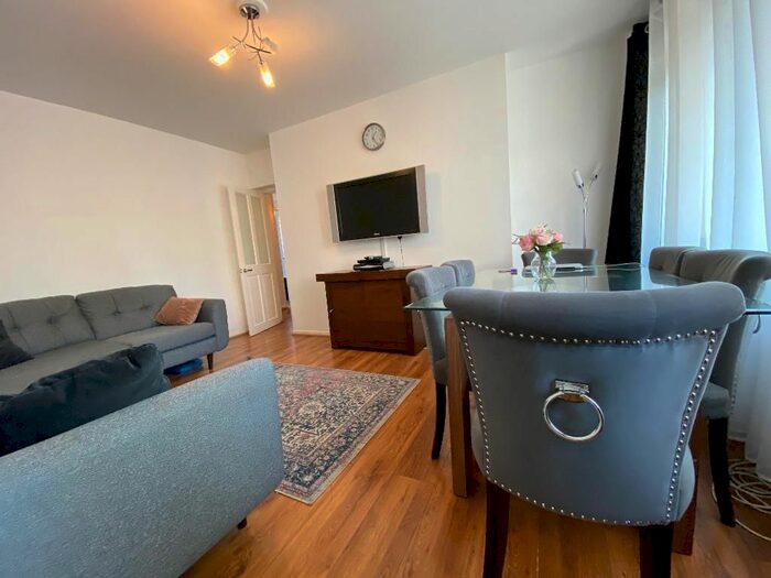 4 Bedroom Flat To Rent In Wickford Street, London, E1