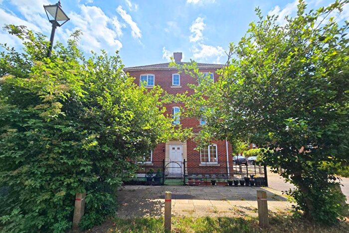 4 Bedroom Town House For Sale In Moonstone Square, Sittingbourne, ME10