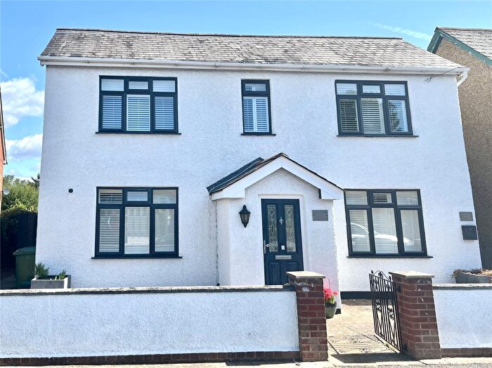 2 Bedroom Flat To Rent In Linden Way, Shepperton, TW17