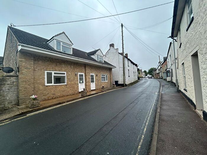 4 Bedroom Semi-Detached House To Rent In Purton, SN5