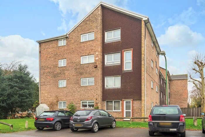 3 Bedroom Apartment To Rent In Park Place, Amersham, HP6
