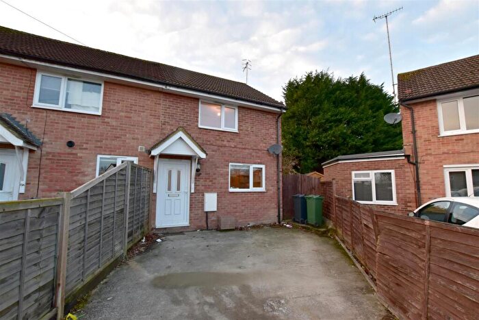2 Bedroom End Of Terrace House To Rent In Colman Way, Redhill, Surrey, RH1
