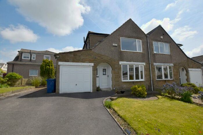3 Bedroom Semi-Detached House To Rent In Smithyfield Avenue, Burnley, Lancashire, BB10