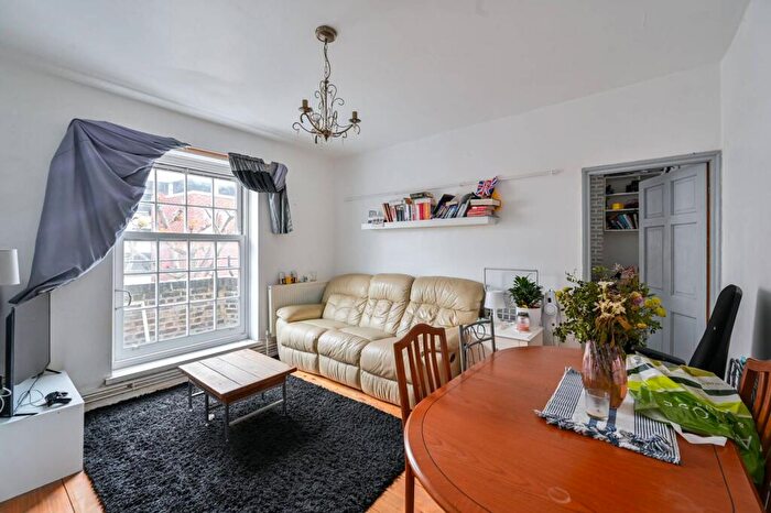 2 Bedroom Flat To Rent In Kennington Oval, Oval, London, SE11