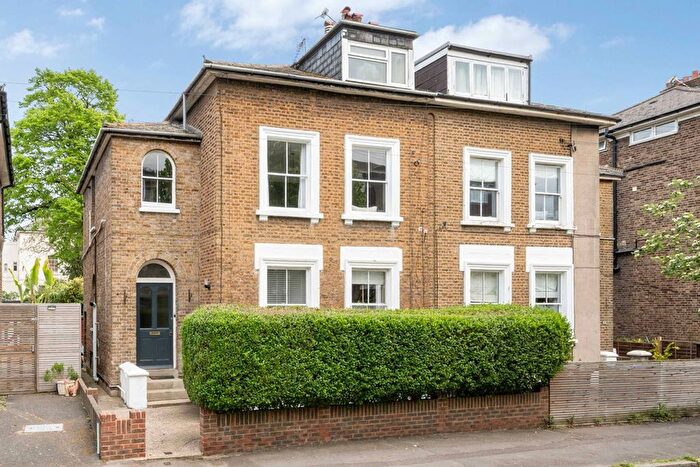 2 Bedroom Flat For Sale In King Charles Road, Surbiton, KT5