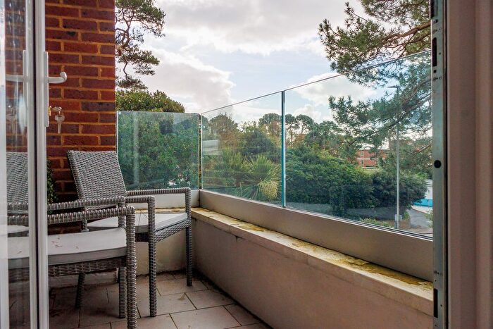 2 Bedroom Flat To Rent In Brudenell Road, Poole, BH13