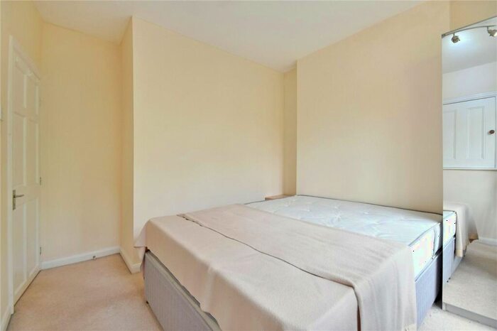 3 Bedroom Maisonette To Rent In Hillview Gardens, Hendon, London, NW4